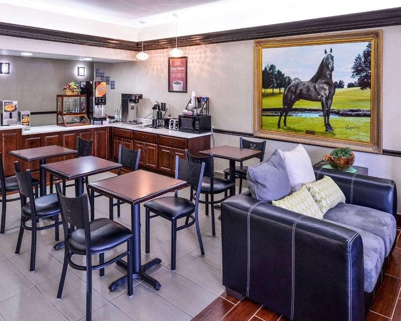 Econo Lodge Inn & Suites Shelbyville 5