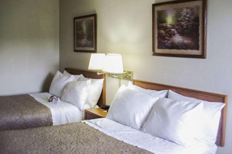 Quality Inn And Suites Warren 4