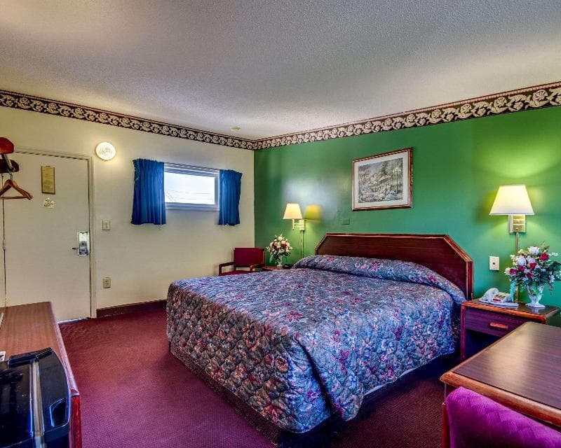 Rodeway Inn / Harbor 4