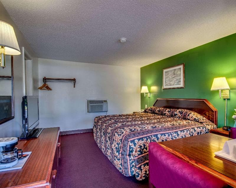 Rodeway Inn / Harbor 5