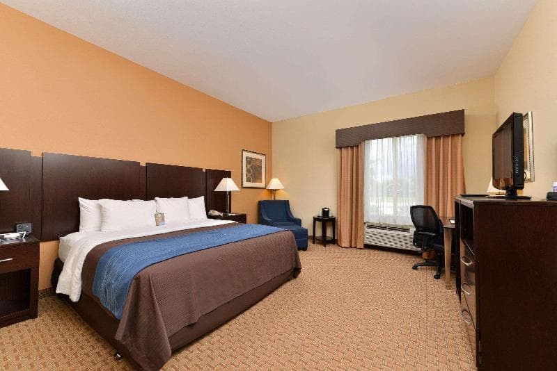 Comfort Inn & Suites photo 1