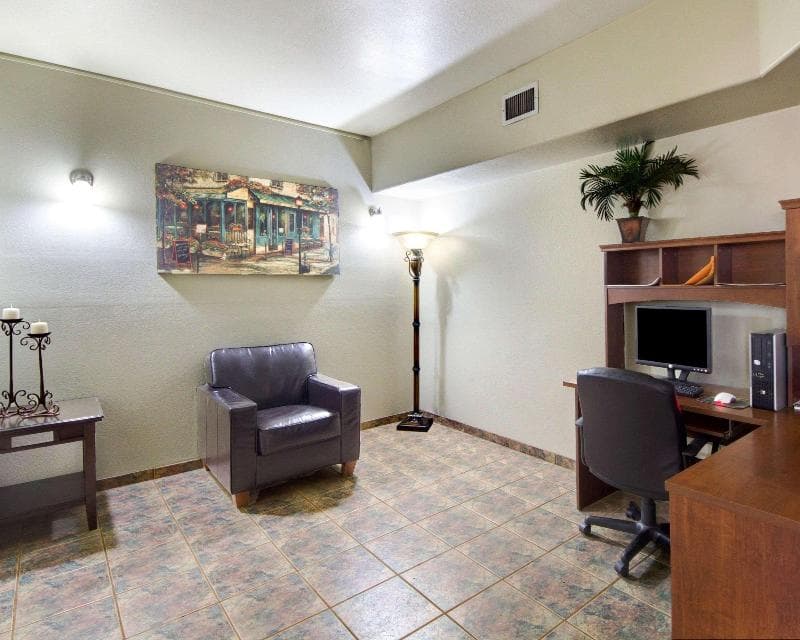 Quality Inn & Suites photo 1