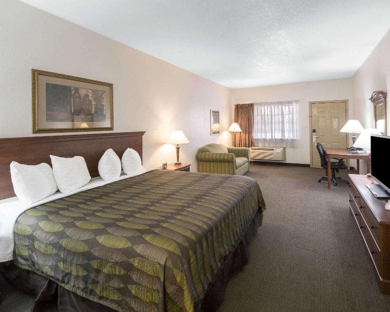 Quality Inn & Suites 2