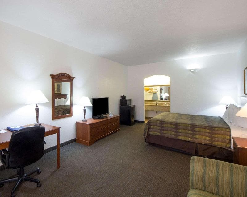 Quality Inn & Suites 5