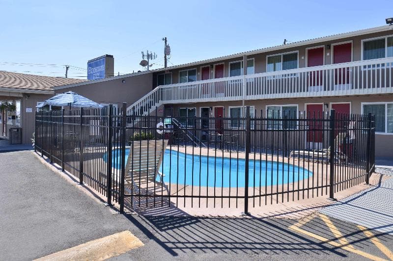 Rodeway Inn 4