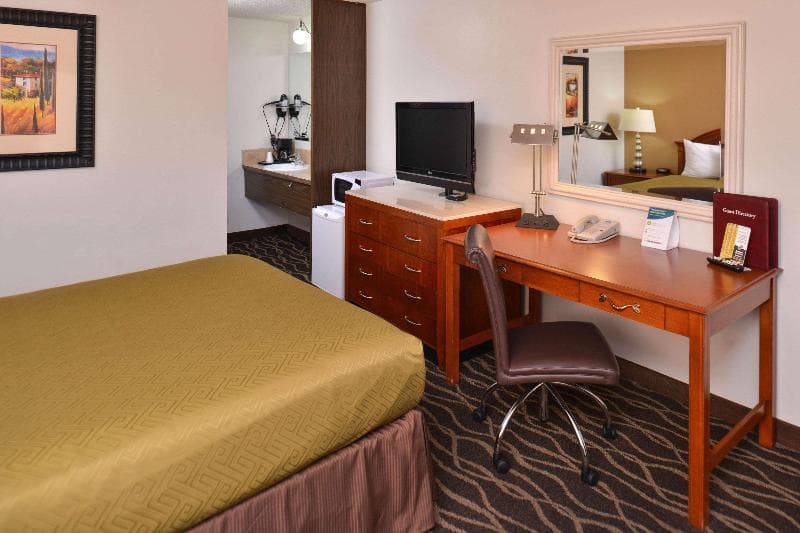 Rodeway Inn 5
