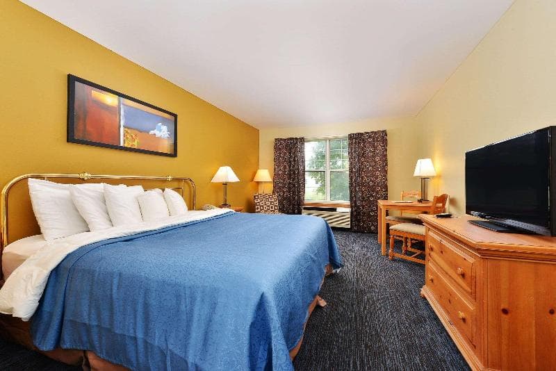 Quality Inn & Suites 4