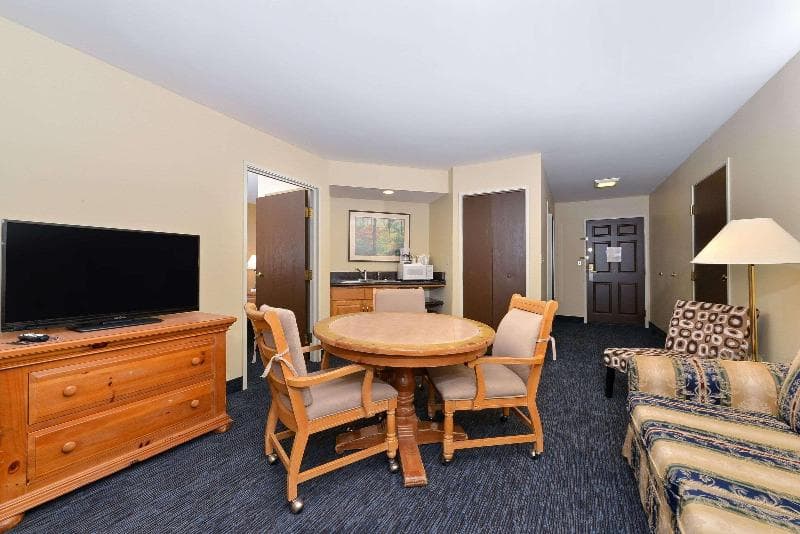 Quality Inn & Suites 3