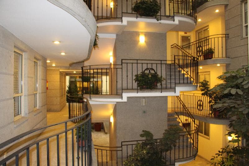 Obelisk Suites 4