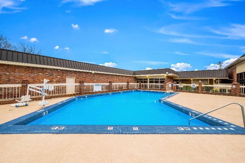 Econo Lodge Corinth 4