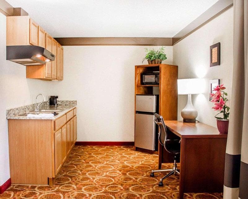 Comfort Inn 4