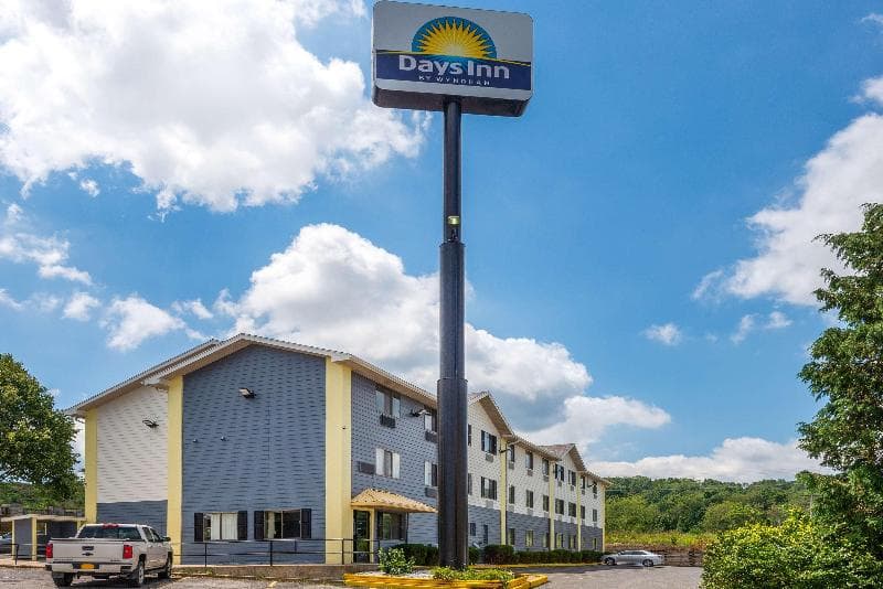 Days Inn by Wyndham Somerset PA I-70 I-76 3