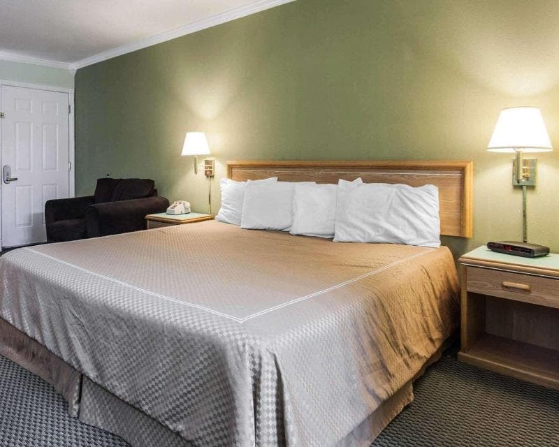 Capital O Stevenson Inn Riverside 4