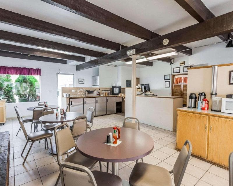 Rodeway Inn & Suites 3