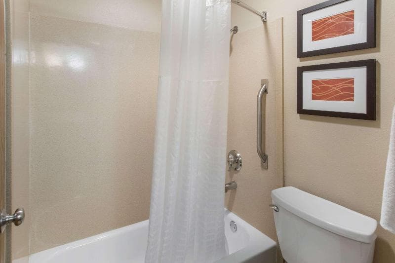 Comfort Inn 3