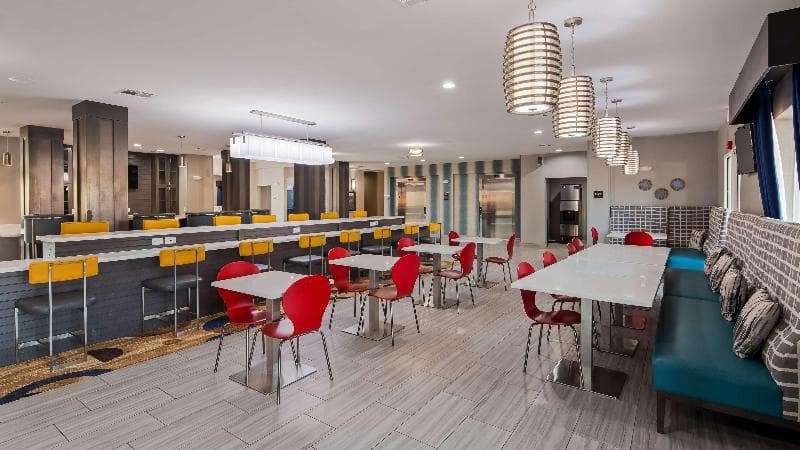 Best Western Plus Airport Inn 3