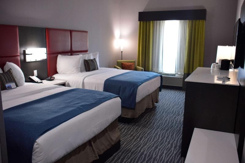 Best Western Plus Airport Inn 5