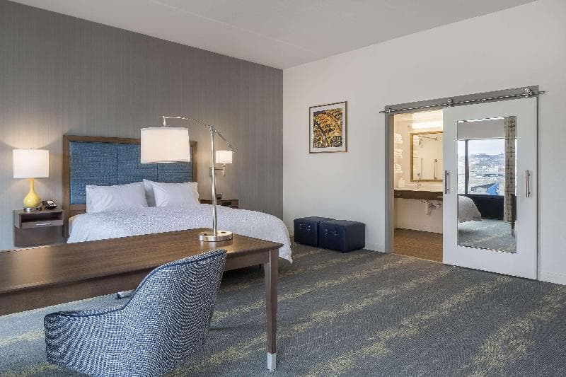 Hampton Inn & Suites Newport/Cincinnati 5