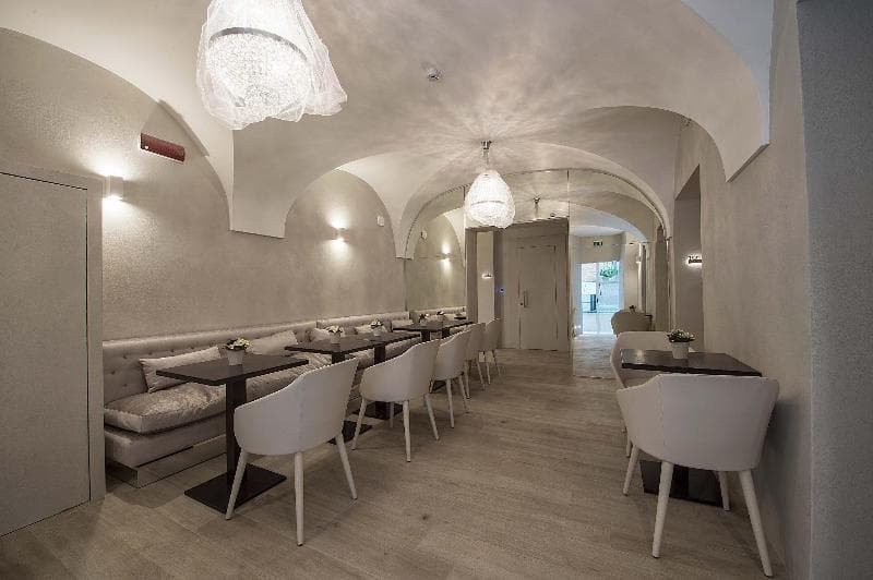 Terrace Pantheon Relais main