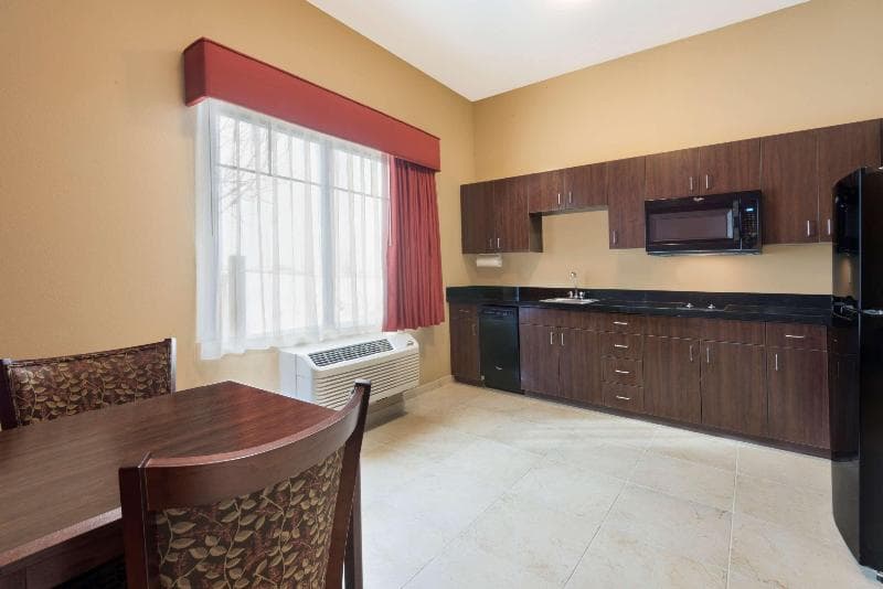 Best Western Plus Hudson Hotel & Suites 5