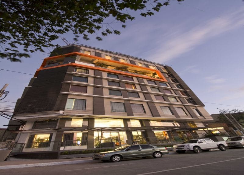 Hive Hotel & Convention Place main