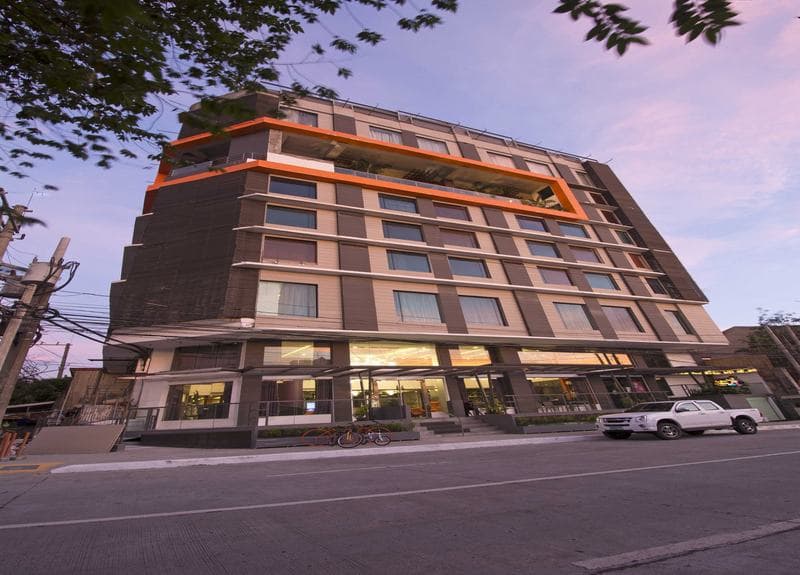 Hive Hotel & Convention Place 3