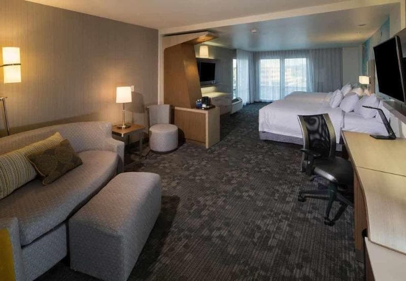 Courtyard Bay City 4