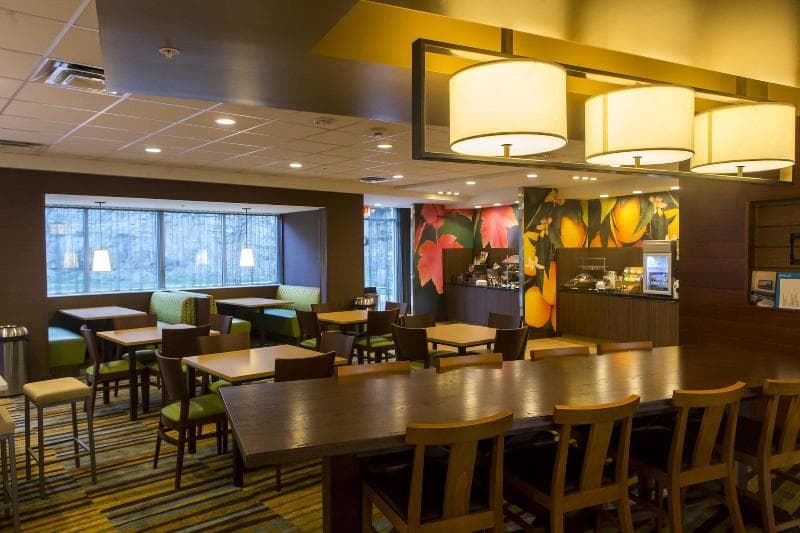 Fairfield Inn & Suites Cambridge 4