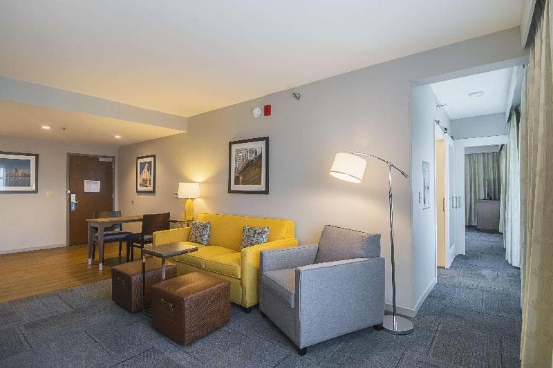 Hampton Inn Chicago North-Loyola Station 2