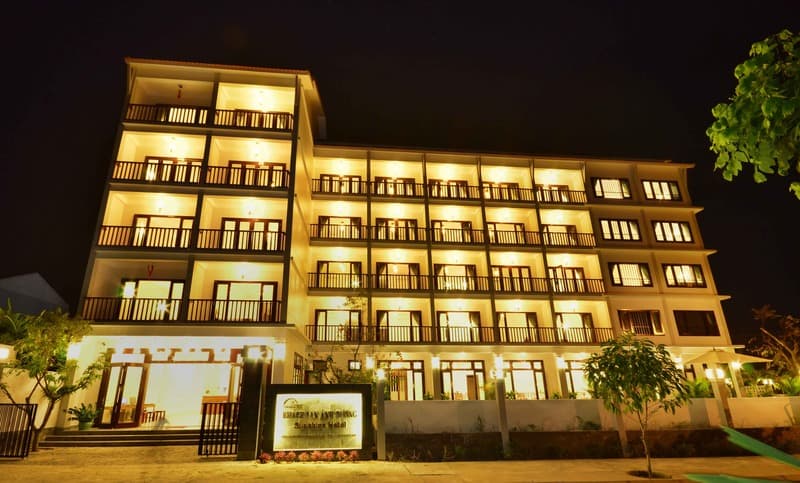 Sunshine Hotel main