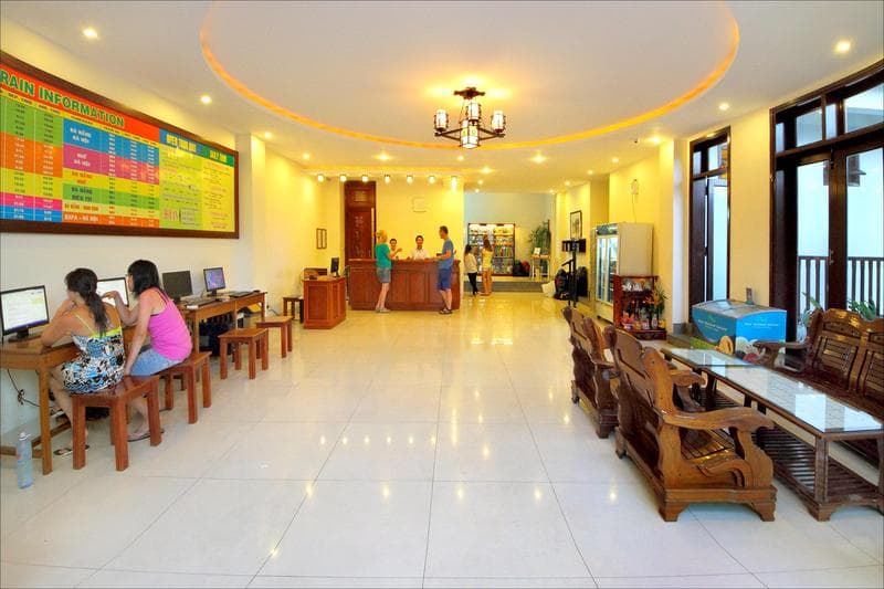 Sunshine Hotel 3