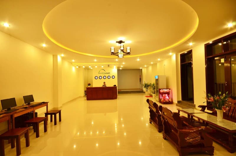 Sunshine Hotel 4