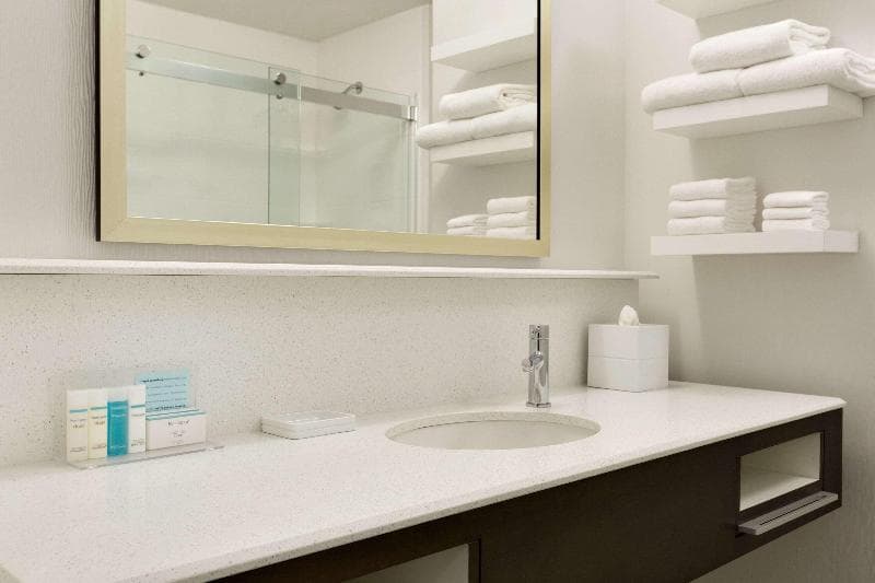 Hampton Inn North Olmsted Cleveland Airport 2
