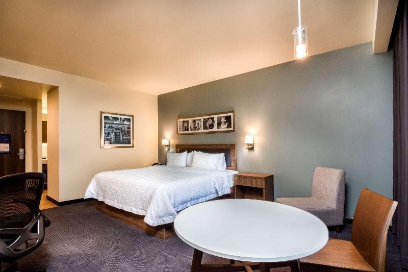 Hampton Inn & Suites By Hilton Salamanca 5