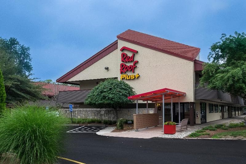 Red Roof Plus+ West Springfield 4