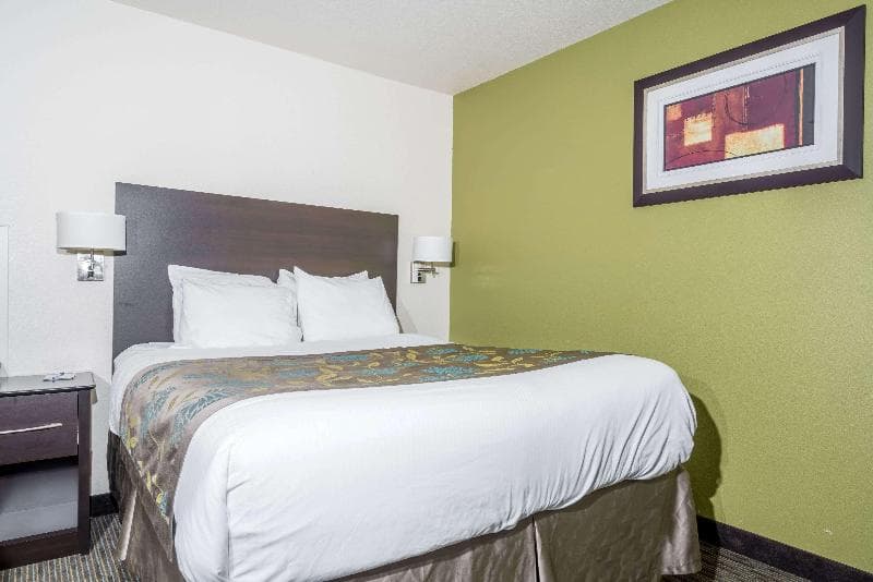 Baymont by Wyndham Eau Claire 5