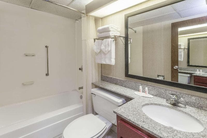 Baymont By Wyndham Michigan City 4