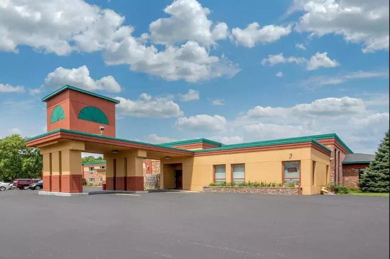 Econo Lodge Inn & Suites photo 1