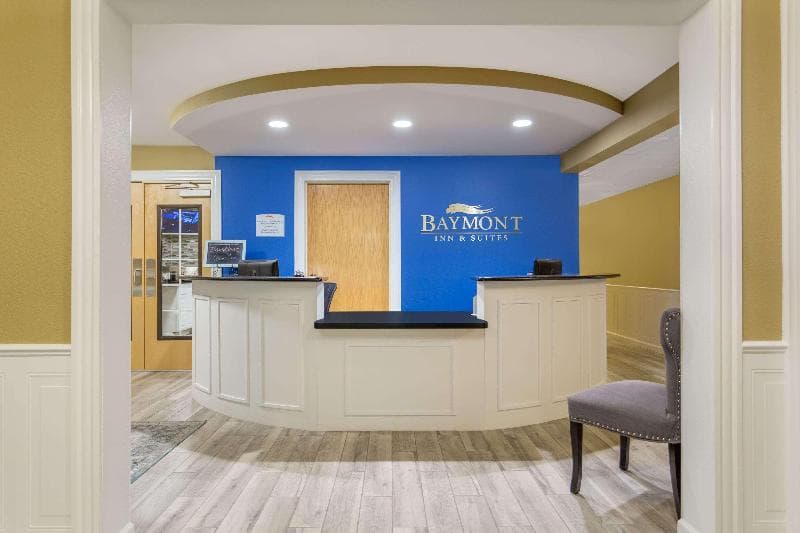 Silverstone Inn & Suites 5