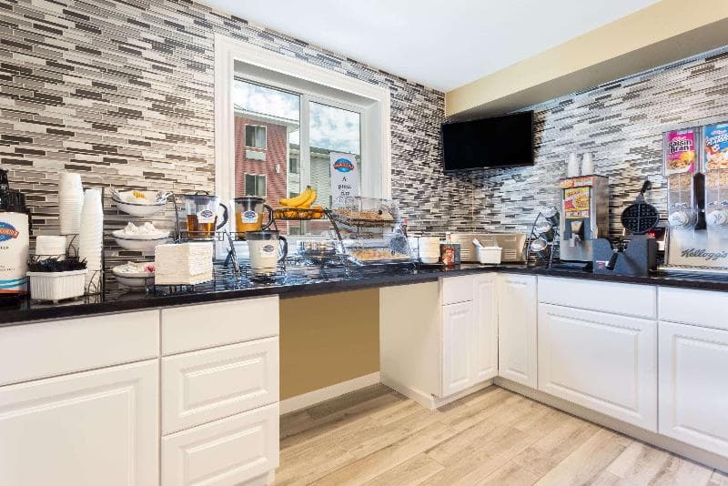 Silverstone Inn & Suites 3