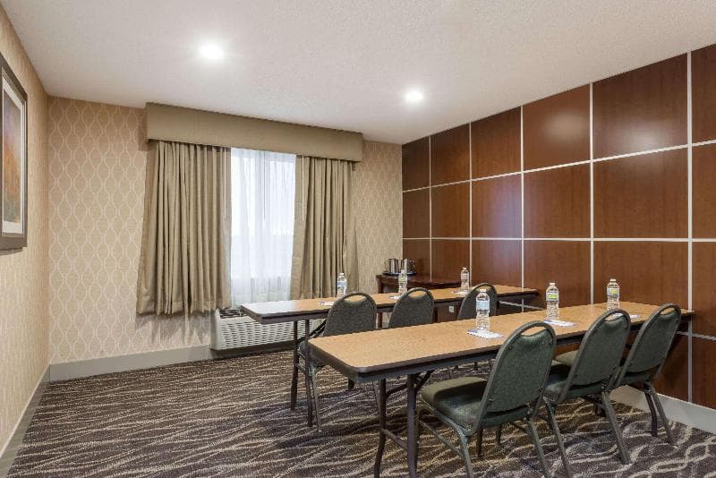 Baymont by Wyndham Fulton photo 1