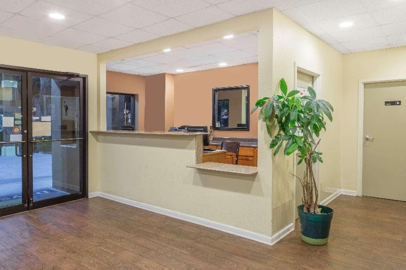 Days Inn By Wyndham Biloxi Beach 3