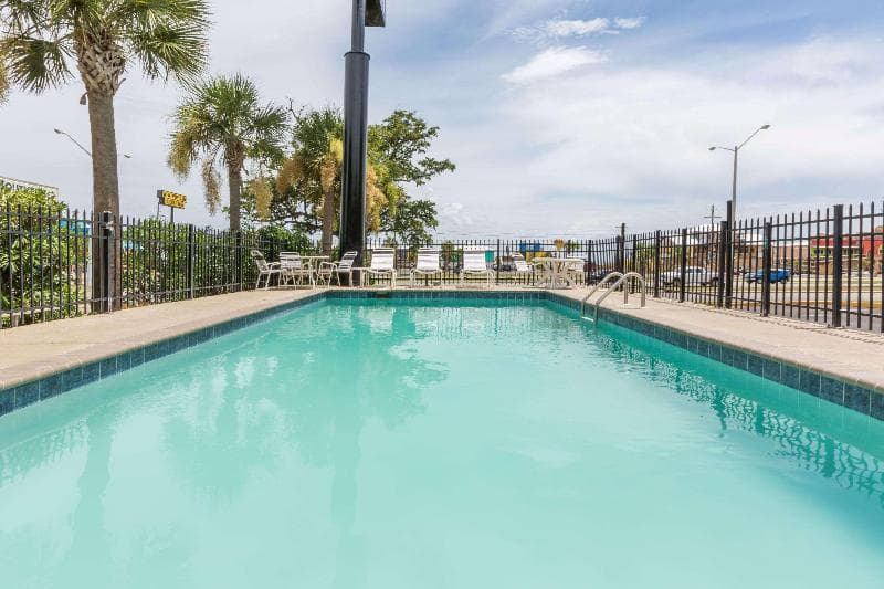 Days Inn By Wyndham Biloxi Beach 4