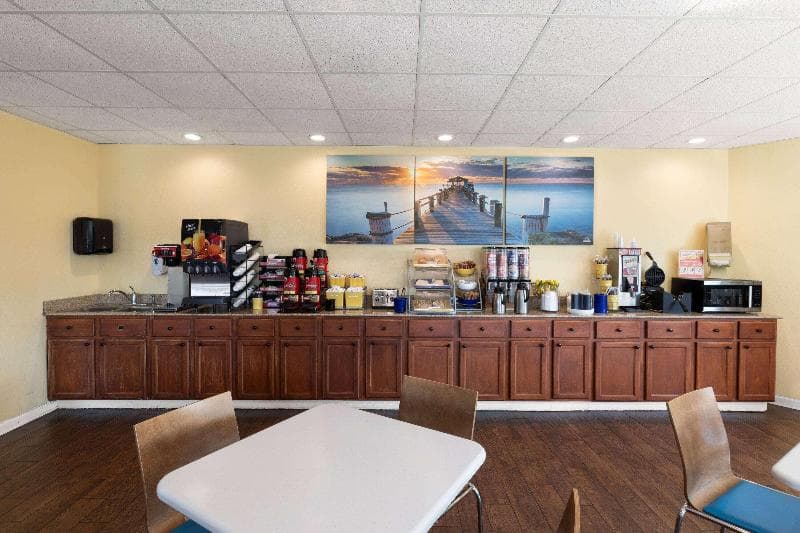 Days Inn By Wyndham Biloxi Beach 1