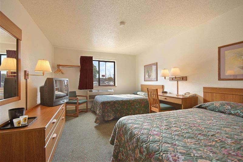 Super 8 By Wyndham Hammond/North photo 1