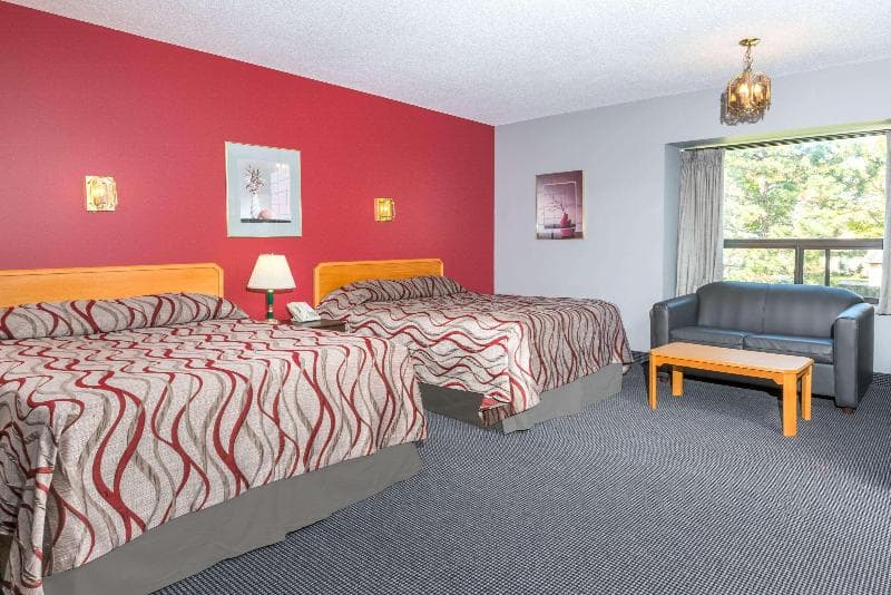 Super 8 By Wyndham Mount Hope Hamilton International Airport 4