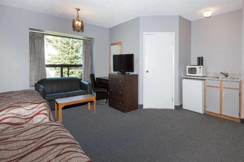 Super 8 By Wyndham Mount Hope Hamilton International Airport 5