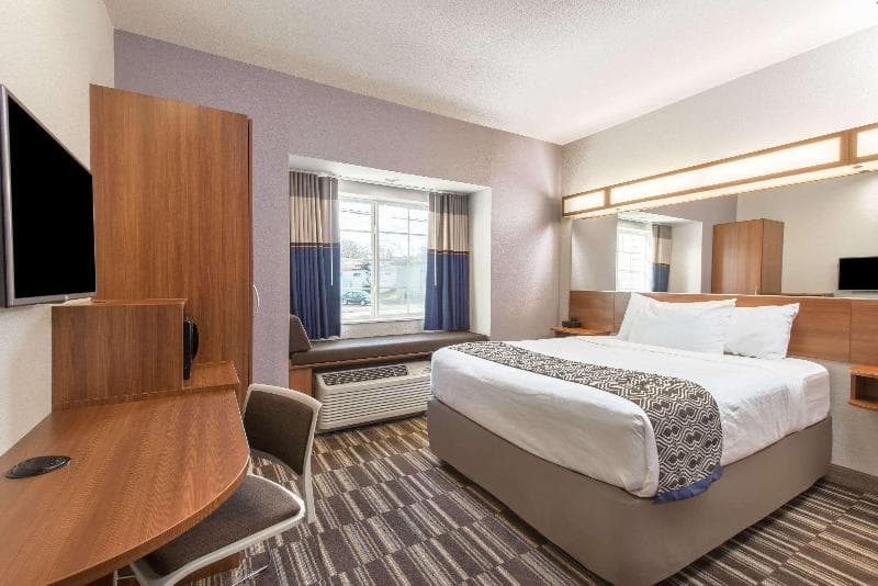 Microtel Inn & Suites by Wyndham Cadiz 3