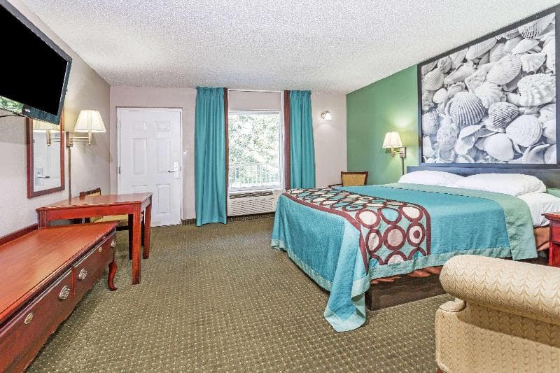 Super 8 by Wyndham Marianna photo 1
