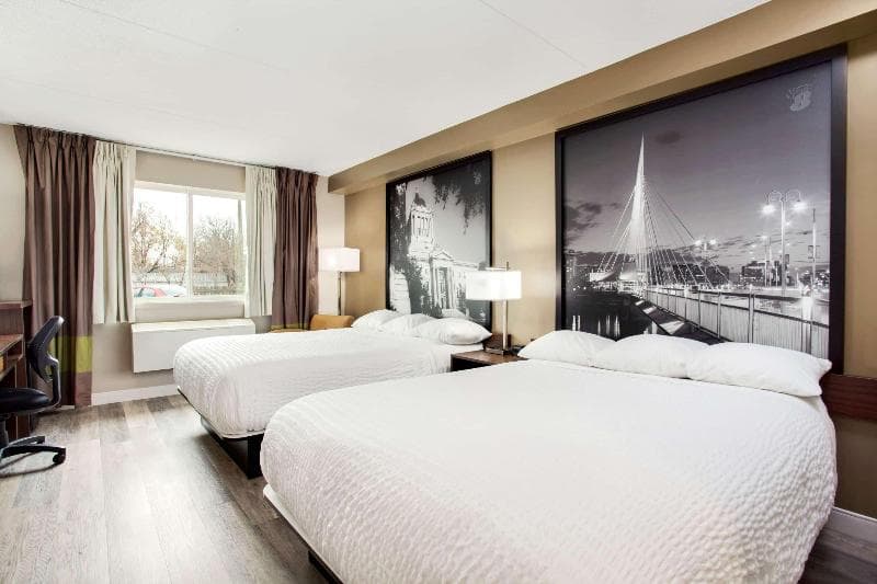 Super 8 By Wyndham Winnipeg West 3